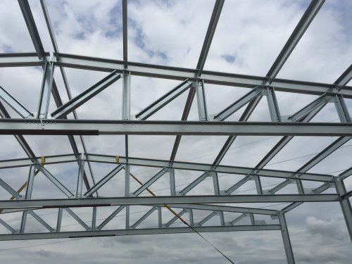 Hala stalowa  Żłobnica, powiat Bełchatów, województwo łódzkie, szer. 18m x dł. 25m x wys. 5m, powierzchnia 450m2. 