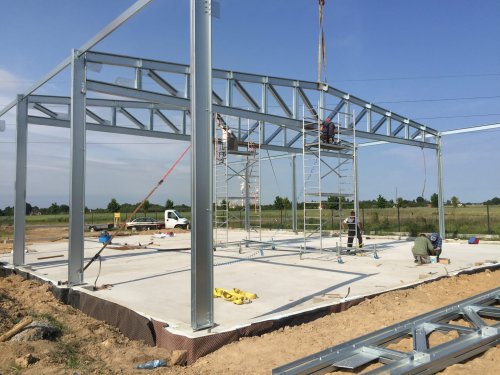 Hala stalowa  Żłobnica, powiat Bełchatów, województwo łódzkie, szer. 18m x dł. 25m x wys. 5m, powierzchnia 450m2. 