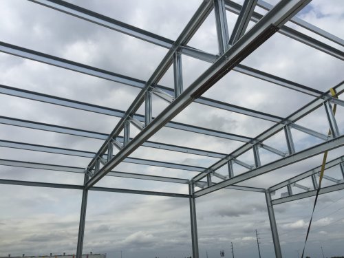 Hala stalowa  Żłobnica, powiat Bełchatów, województwo łódzkie, szer. 18m x dł. 25m x wys. 5m, powierzchnia 450m2. 